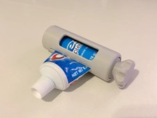 Rolling Toothpaste Squeezer