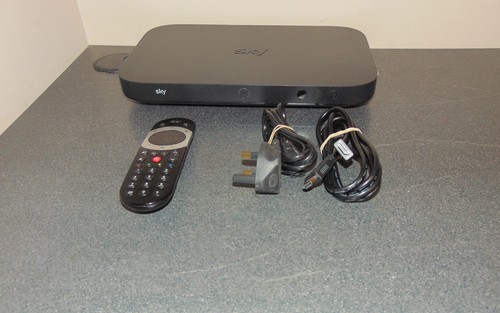 Sky Q Box Model ES130 with Remote, Power Lead & HDMI Cable - Picture 2 of 12