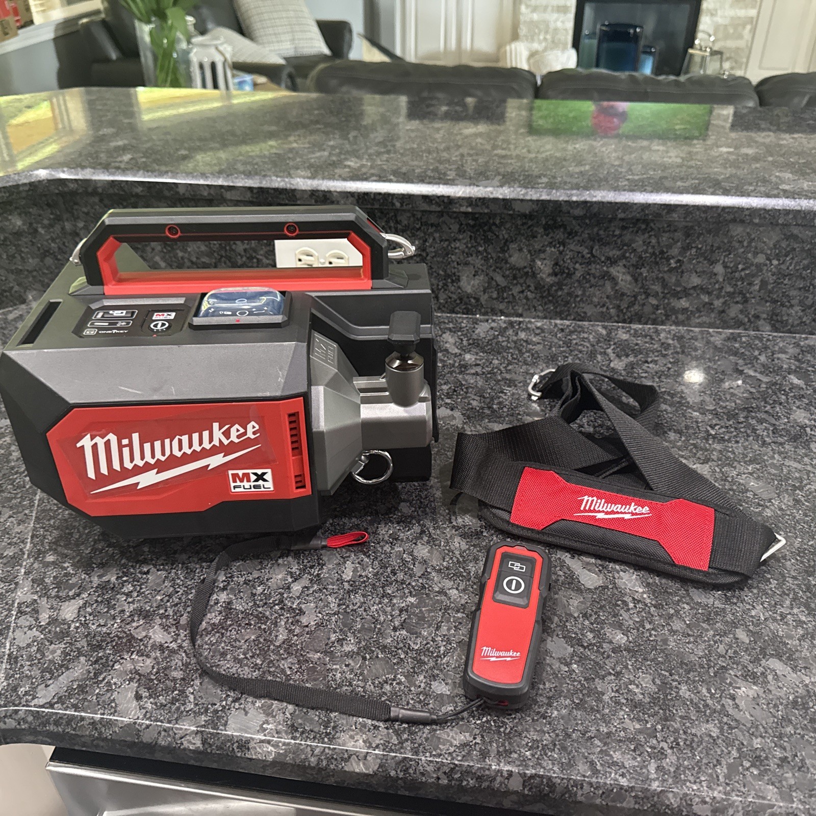 New Milwaukee Fuel MX Concrete Vibrator Backpack Tool Only MXF372 with Remote