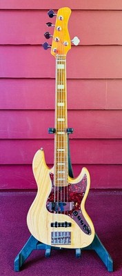Sire Marcus Miller V8 5-String Swamp Ash Jazz Bass Electric Bass 5 String Maple