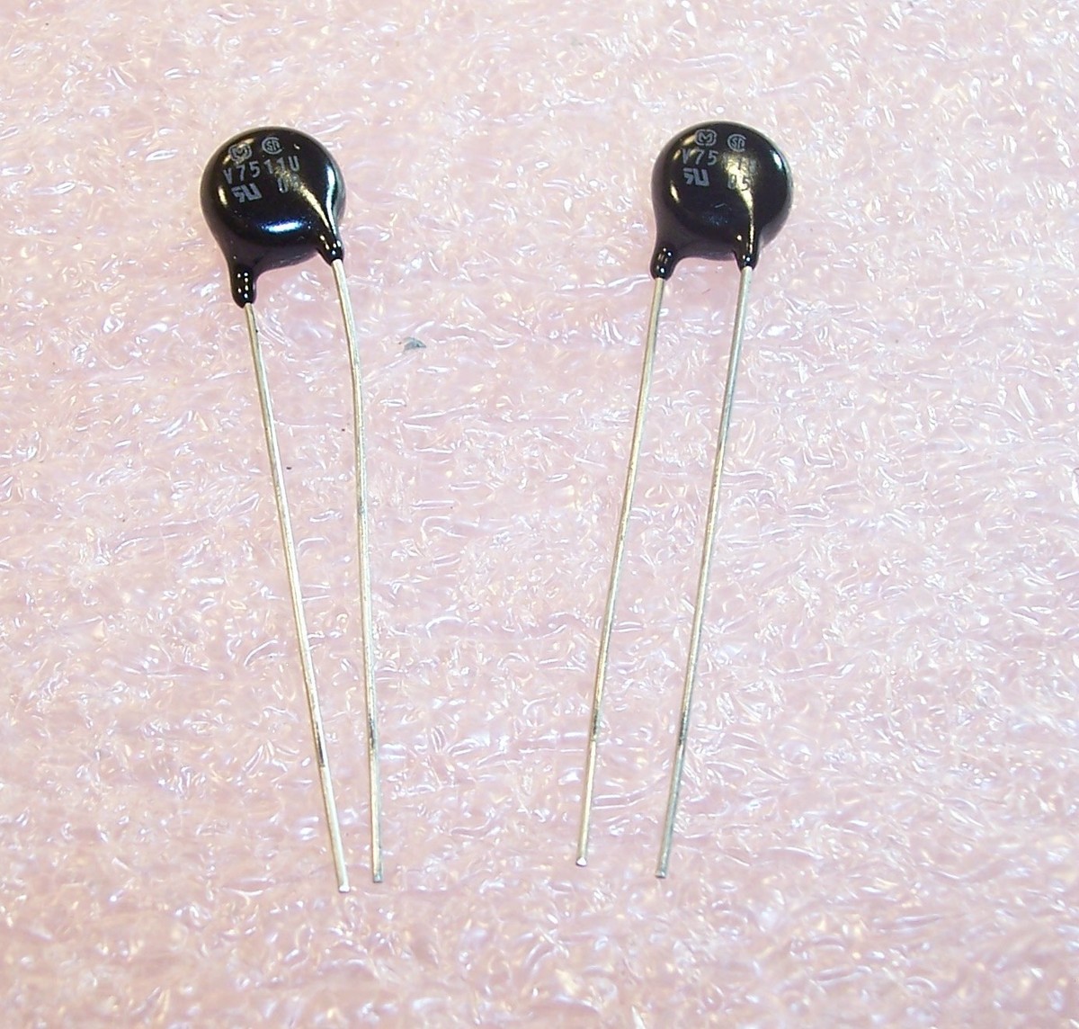 QTY (20) ERZV07D511 PANASONIC 7mm 510V METAL OXIDE VARISTORS ZNR