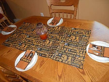 HALLOWEEN BURLAP TABLE RUNNER 4 UTENSIL HOLDERS PLACE SETTING LINEN SPOOKY WORDS