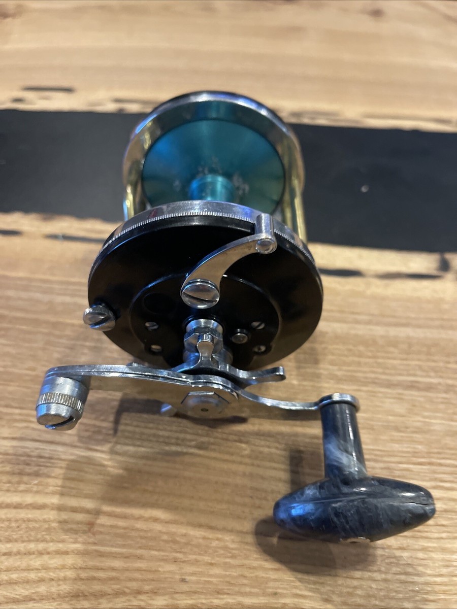 Ocean City Model 993 Vintage Fishing Reel Free Spool Surfing Cast