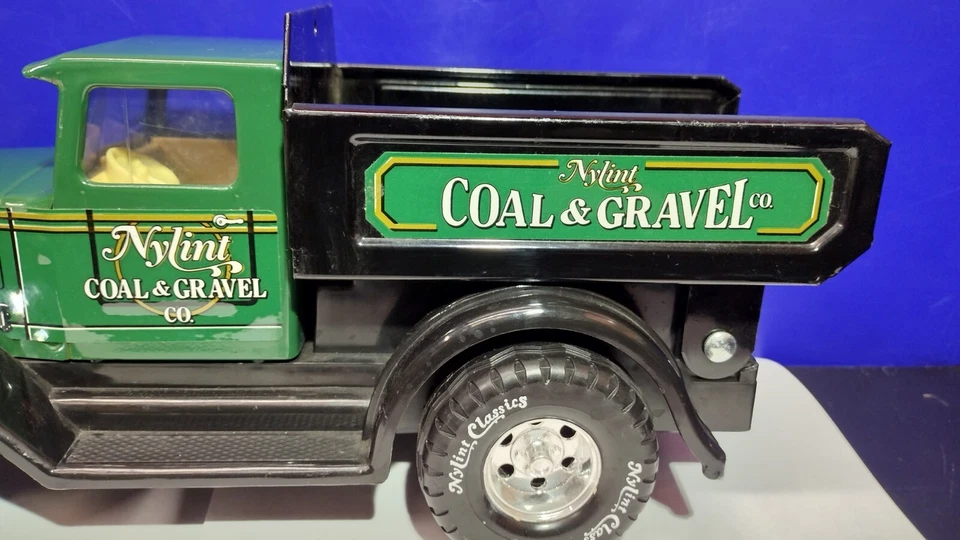 VINTAGE NYLINT COAL AND GRAVEL CO. DUMP TRUCK 1990 CLASSIC COLLECTOR SERIES - Image 4 of 4
