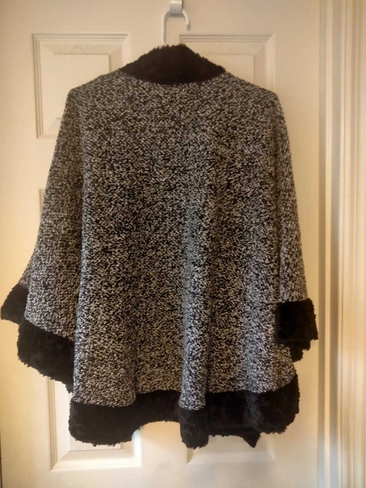 Ladies JH Collectables Poncho