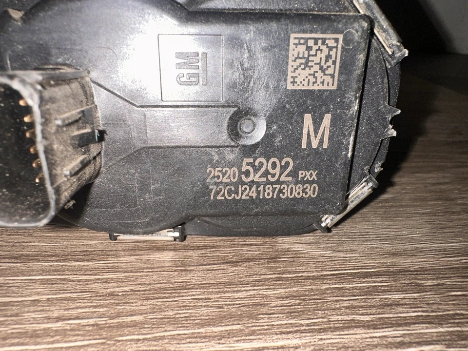 2024-2025 CUERPO DEL ACELERADOR DE INYECCIÓN DE COMBUSTIBLE CHEVY TRAX OEM 25205292 Foto 2 de 3