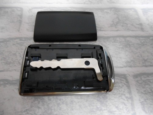 Genuine OEM 2 Button 2020-2024 Mazda Smart Key Remote WAZSKE13D03 - Picture 4 of 5