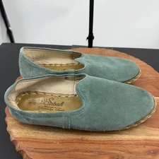 Sabah suede slip-on flats shoes in a green Turkish women’s sz 40 8.5-9