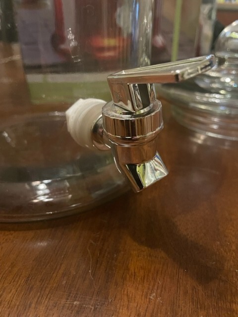 glass beverage dispenser with lid and spout