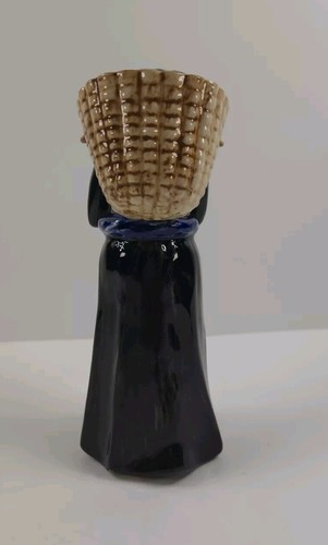 Figura Coll Pottery Isla de Lewis Dama con Cesta de Peces 8" - Imagen 3 de 7