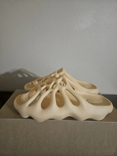 Adidas Yeezy 450 Slide Cream Size 9 NEW DS GZ9864