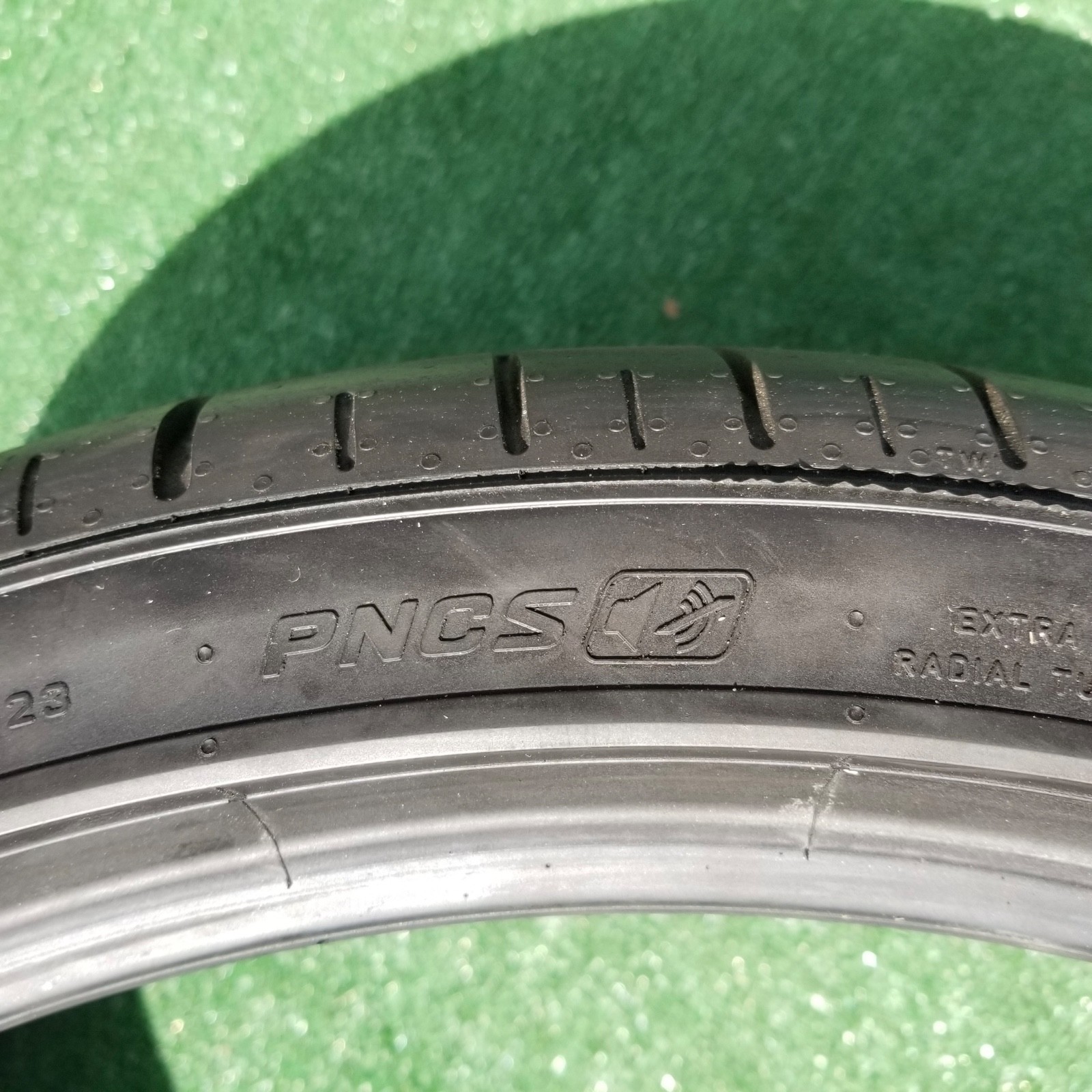 305/30R21 Pirelli P Zero PZ4 Tire PNCS 305/30ZR21 104Y A7A ASTON MARTIN 80%