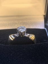 18ct white gold solitaire natural Diamond ring Size K Hallmarked 750, year 2000.