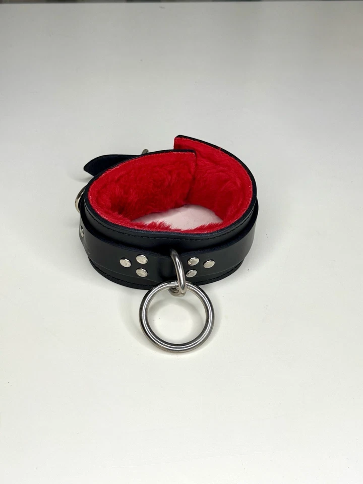 Gargantilla o puño con junta tórica de cuero sintético negro con forro rojo difuso gótico punk grunge Foto 4 de 4