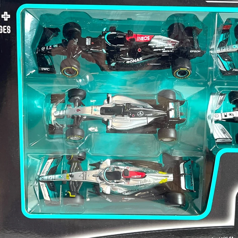 Set Modellini F1 Bburago 1/43 7x Mercedes AMG Petronas Team 2016-2024+1 Plast... - Immagine 2 di 4
