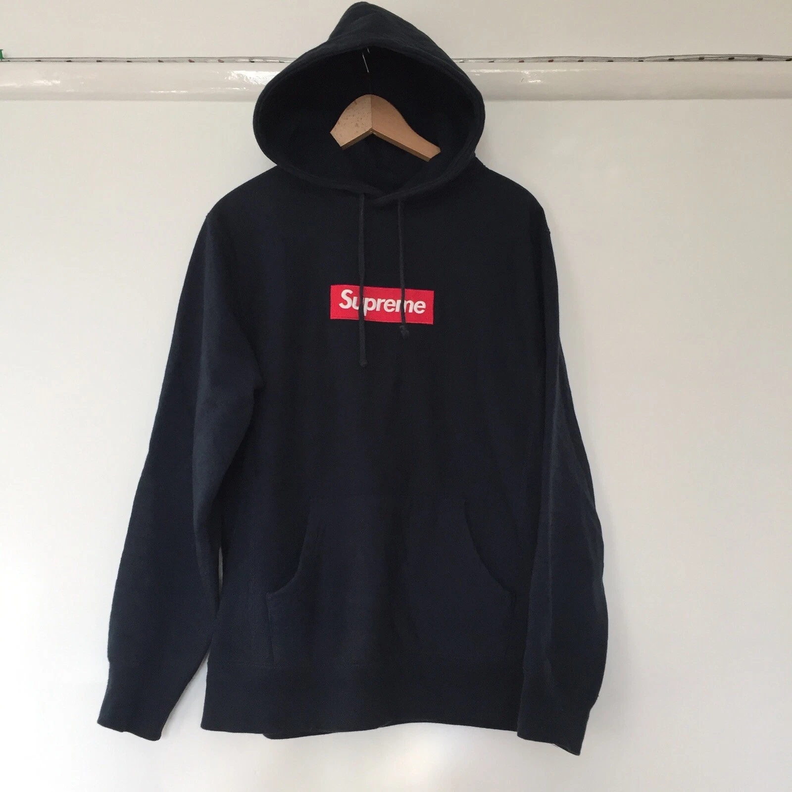 Sweat à capuche logo Supreme Box. Taille moyenne. Marine