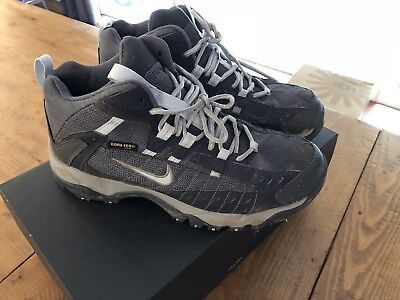 trekking shoes waterproof nike