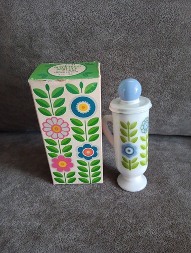 Vintage Avon Dutch Treat Cup Blue Lotus Cream Lotion Milk Glass NOS & Box - Picture 2 of 8