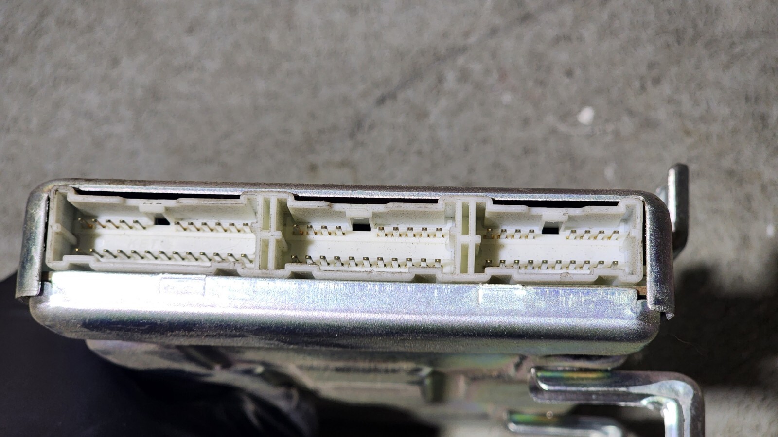 2016-2017 Hyundai Sonata Hybrid Battery Management System # 37513-E6510 USED OEM