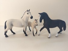 Schleich Pferde Familie