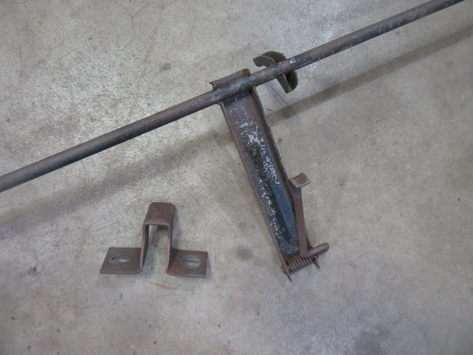 Mercury Monterey 1965 capó delantero pestillo palanca liberación barra eje pieza Foto 2 de 3