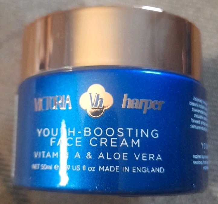 Victoria Harper  Youth Boosting Face Cream With Vitamin A & Aloe Vera