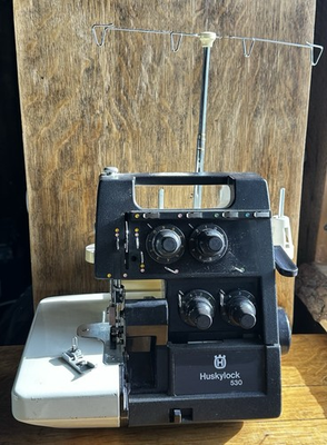 #ad Husky Serger Huskylock model 530 Serger Sewing Machine Husqvarna Viking READ $125.00