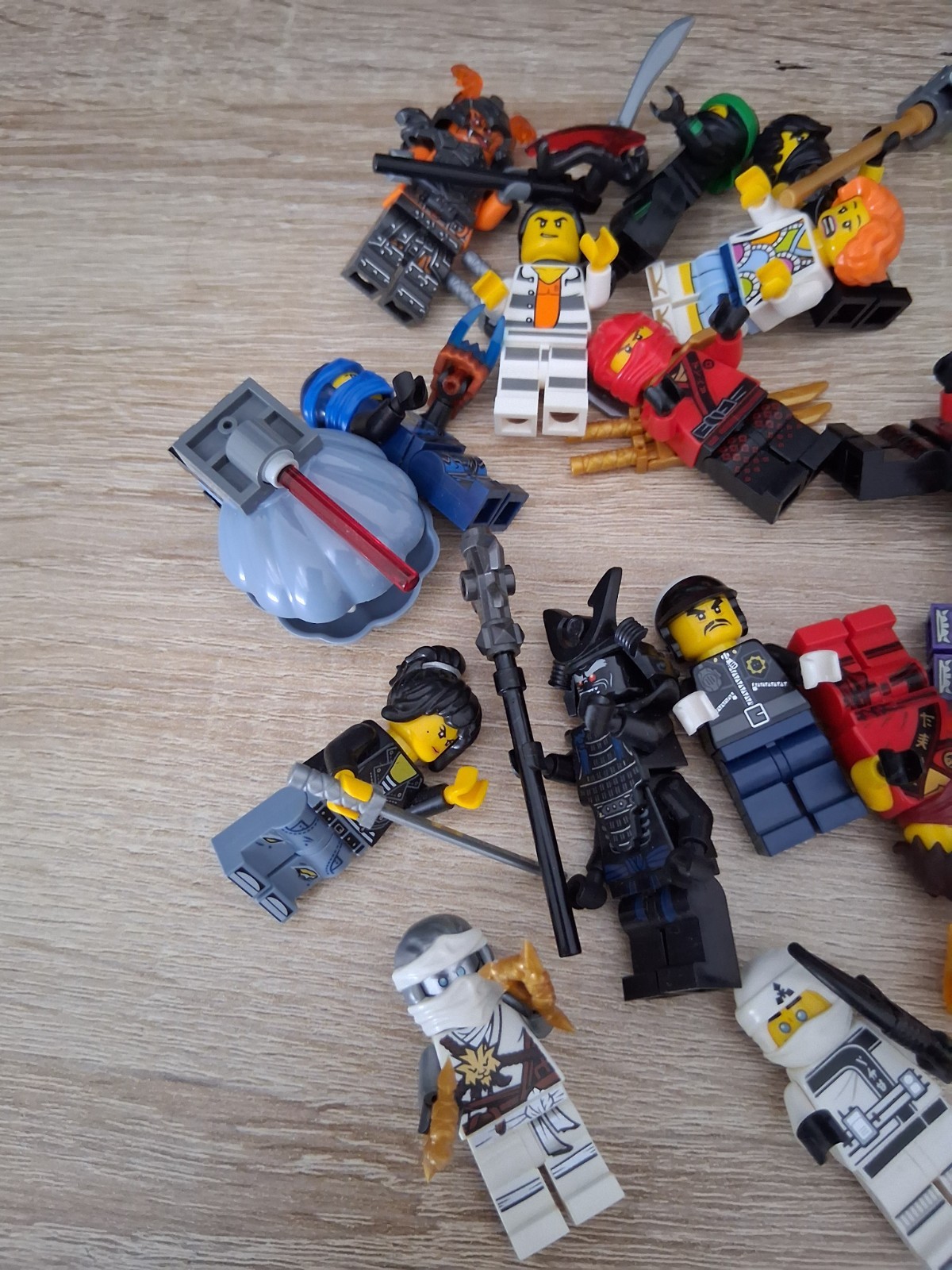 Lot RARE LEGO NINJAGO a – Figurines + accessoires + véhicule 2