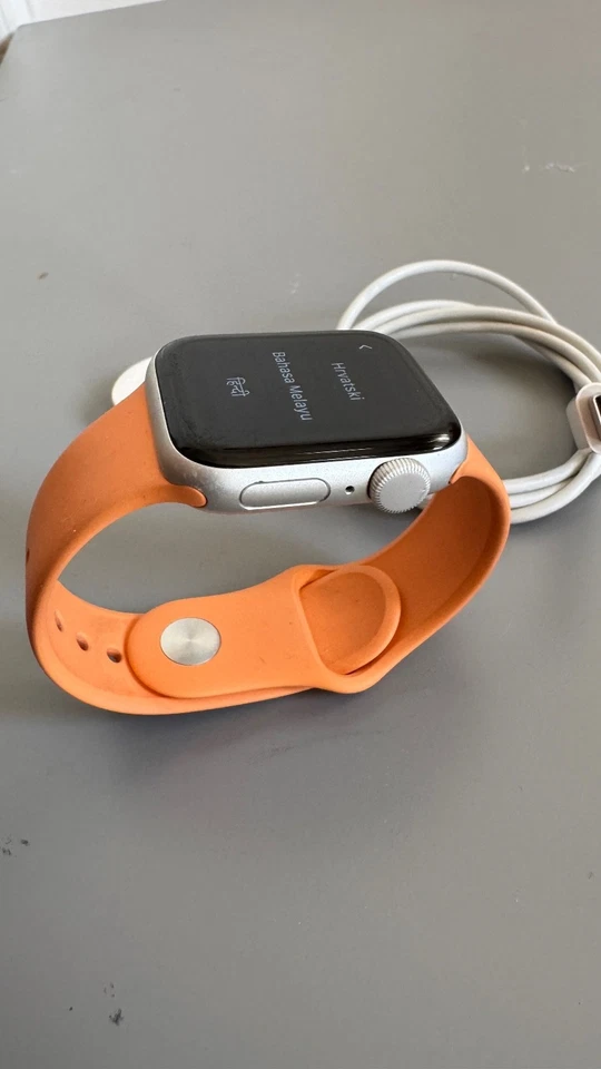 Apple Watch SE 2nd Gen GPS 100% Working Condition - Imagen 3 de 4