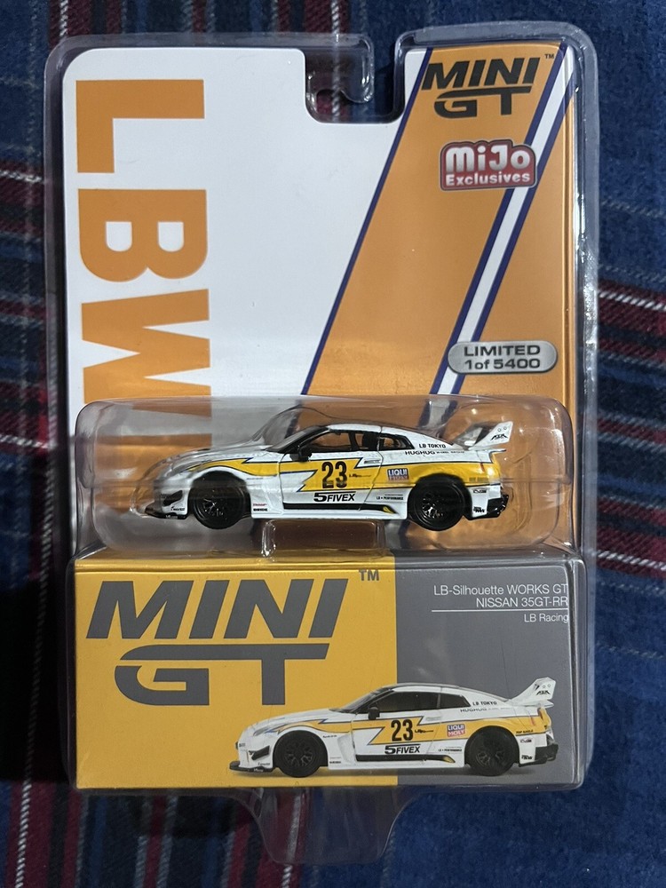 Mini GT 1/64 Nissan LB-Silhouette Works GT 35GT-RR Ver.1 LB Racing MGT00528