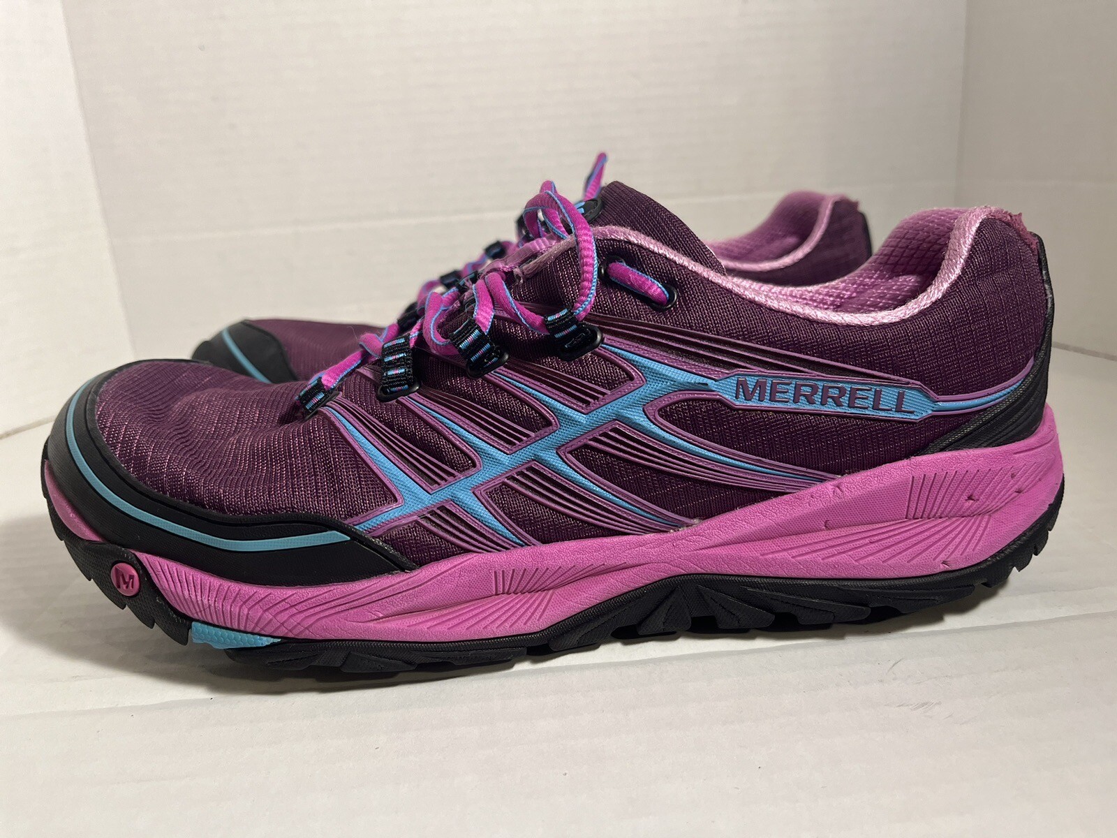 Scarpe da donna rosa Merrell All out Rush Trail Running taglia 8. Made in China