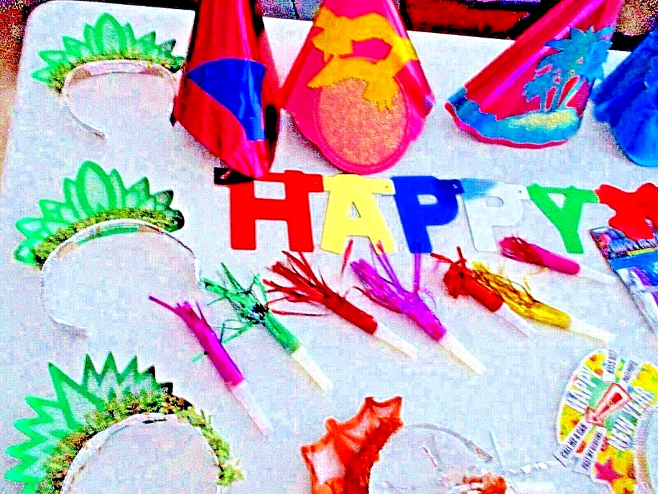 KIT 15 Personas VÍSPERA DE AÑO NUEVO 15 Sombreros Vintage 15 Squawkers 15 Burbujas ¡MÁS MÁS! Foto 2 de 4