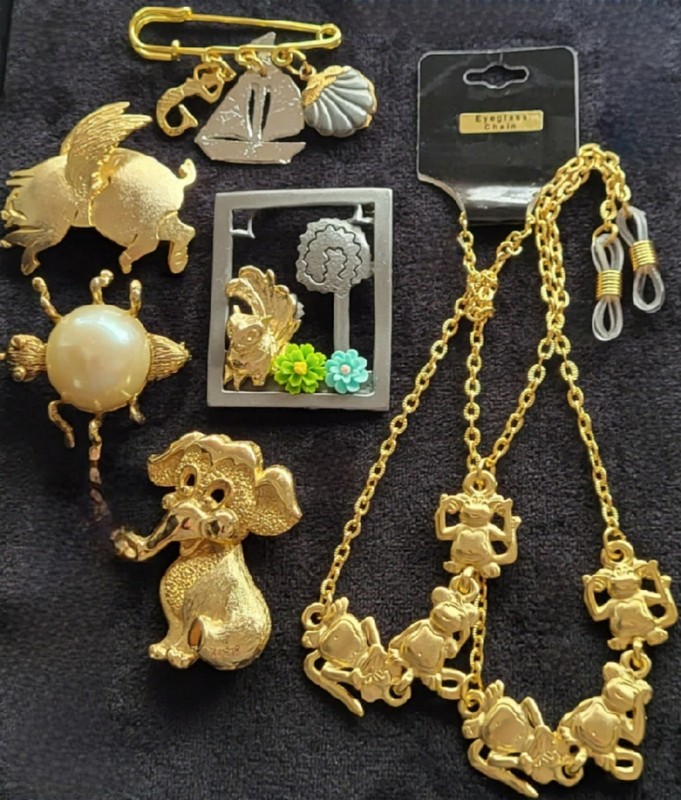 Vintage 80s Lot! Pins & Eye Glass Chain! When Pigs Fly,  Mermaid, Monkeys, More!