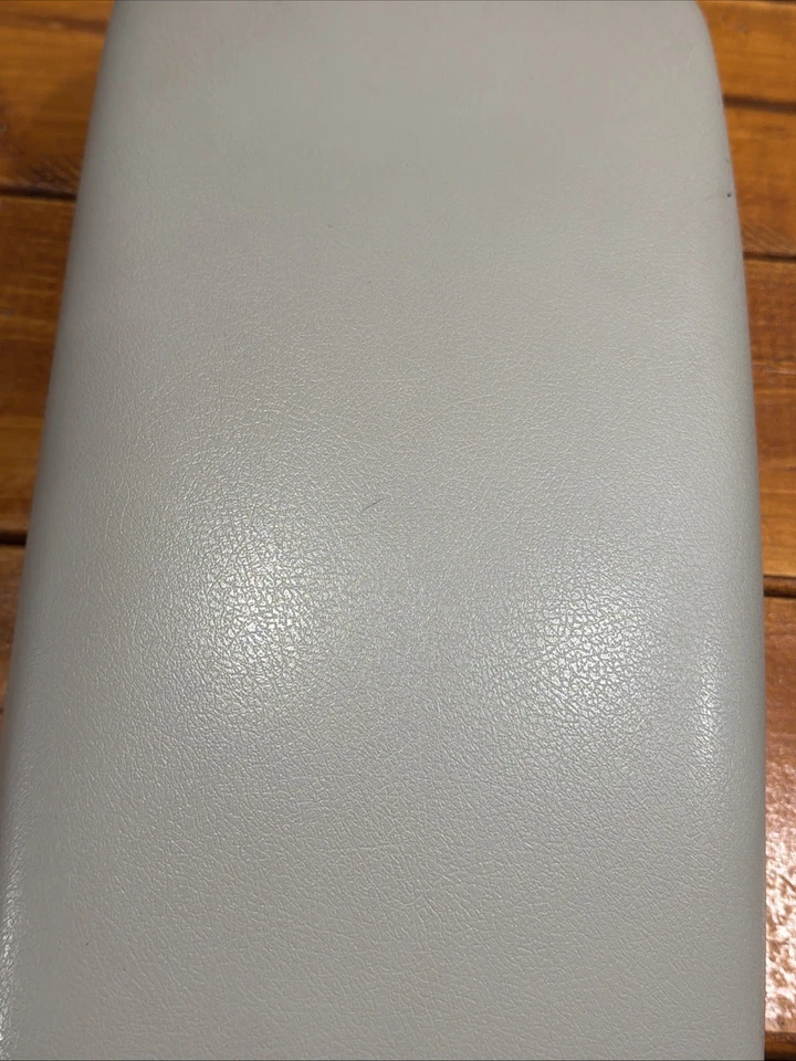 2007 - 2011 丰田凯美瑞中心控制台灰色皮革扶手盖组件原始设备制造商 — 第 3/4 张图片