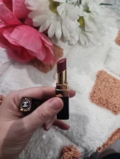 CHANEL - ROUGE COCO FLASH - Hydrating Vibrant Shine Lip Colour - 152 Shake