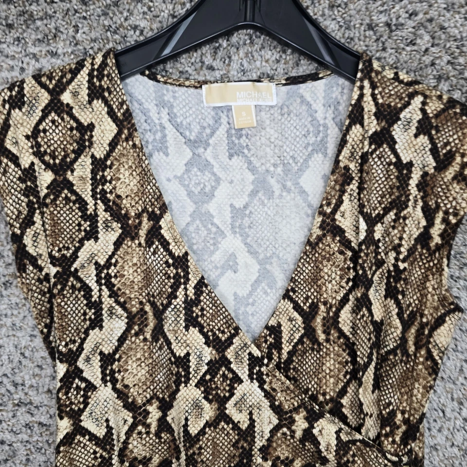 Camiseta Michael Kors Top Mujer Pequeña Marrón Estampado Animal Cuello Sobrepelliz Manga Corta Foto 4 de 4