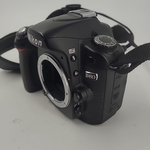 READ Nikon D80 Digital SLR Camera Only Body Black Not Working For Parts - Picture 3 of 12