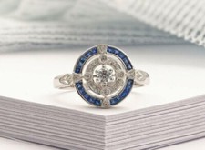 Wonderful Center Mounted White Round Cut White Sapphire Women's Wedding Ring