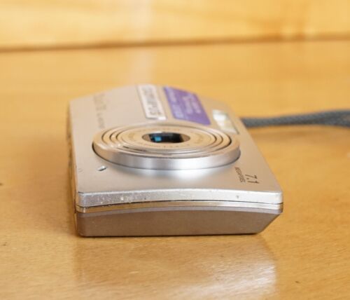 Olympus Stylus 700 All Weather Digital Camera 7.1MP 3x Zoom Silver Tested READ! - Picture 5 of 6