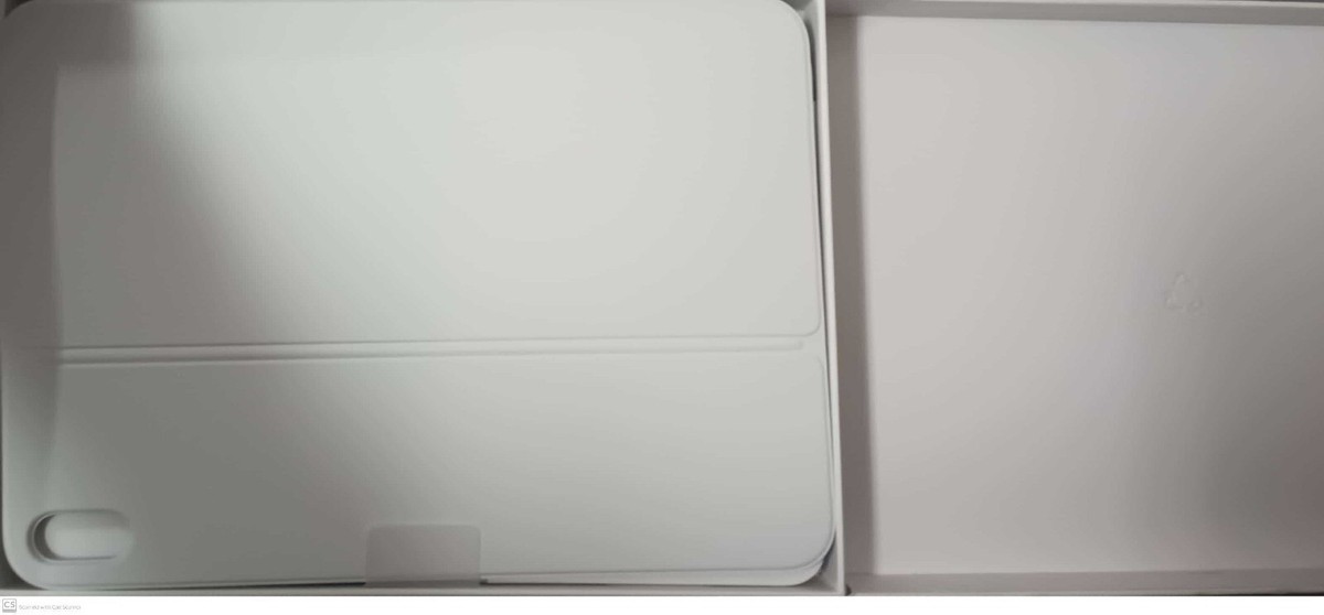 Apple Magic Keyboard Folio for iPad (10th generation) Model A2695