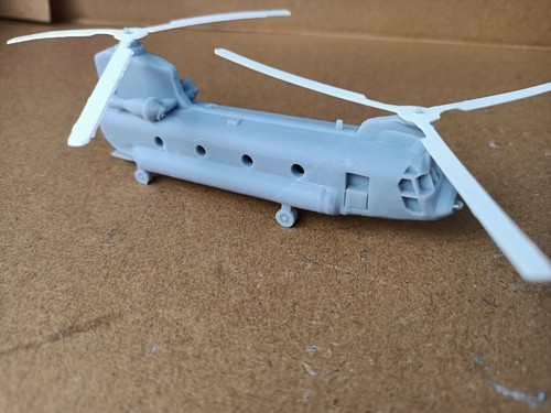 1/144 model Chinook helicopter x 2 - Picture 3 of 6