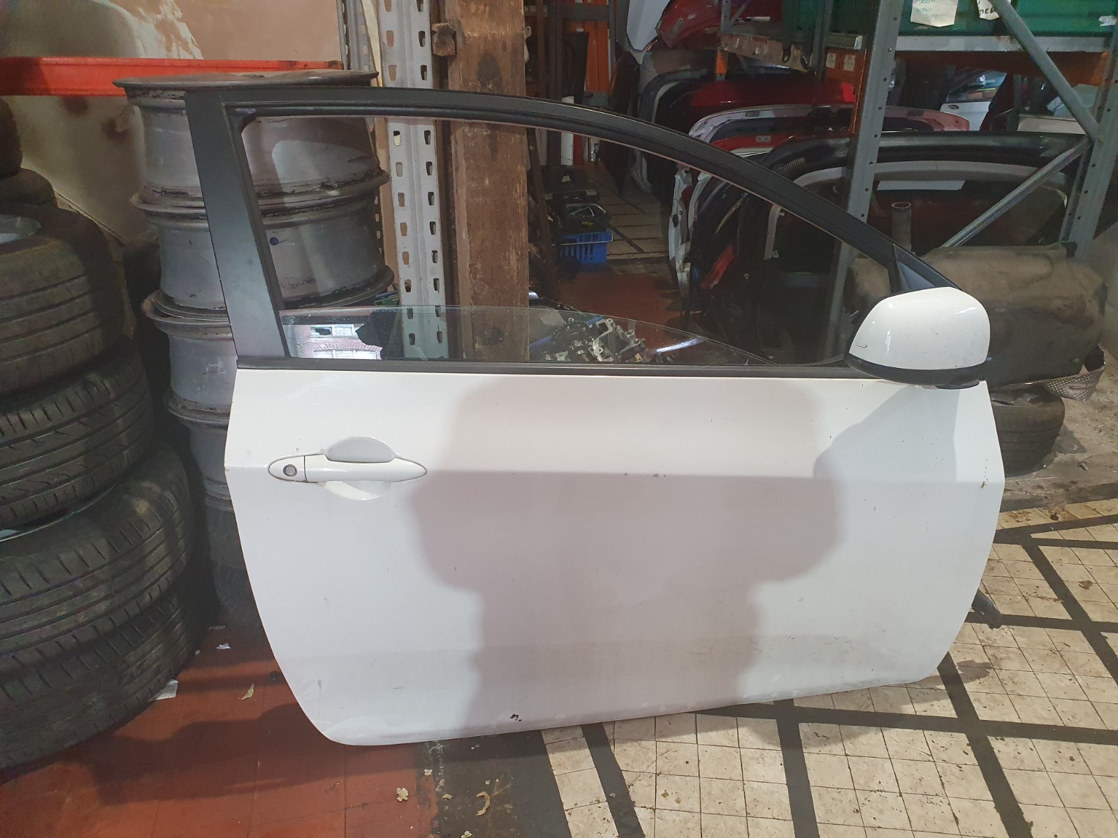 KIA PICANTO MK2 2013 LADO DEL CONDUCTOR PUERTA DELANTERA BLANCA (DESNUDA) 3 PUERTAS