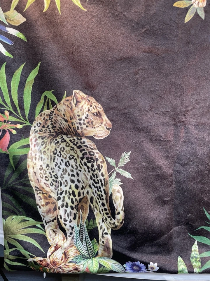 Juego de 2 fundas de almohada de tela de terciopelo con estampado de leopardo de 18x18 pulgadas Foto 2 de 4