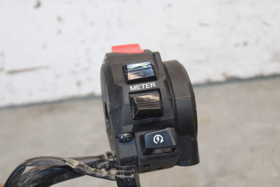 11-24 SUZUKI GSXR750 CLIPE DIREITO NA ALÇA KILL OFF INTERRUPTORES DE PARTIDA BB687 - Imagem 2 de 4