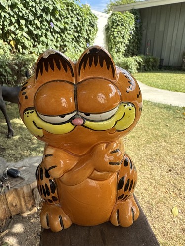 Vintage 1981 Garfield By: Jim Davis Ceramic 6inch Coin Bank MAN CAVE GIFT (W)