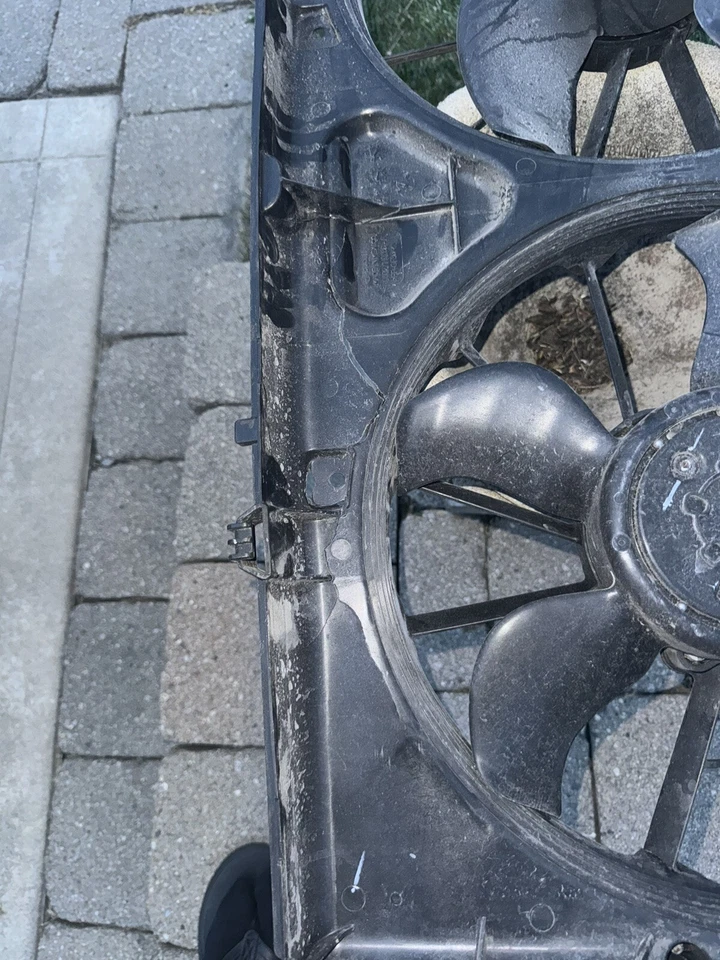 Conjunto de ventilador de refrigeración condensador radiador Chevrolet Tahoe Suburban Yukon 2021-2023 Foto 4 de 4