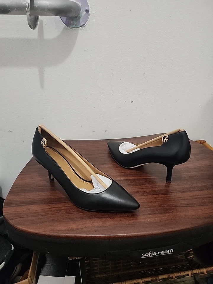 Zapatos Tory Burch Talla 7 Elizabeth Punta Negra Logo Ret$278. Vestido becerro Foto 2 de 4