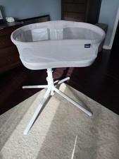 Halo Bassinest Swivel Sleeper Bedside Bassinet Removable Bed