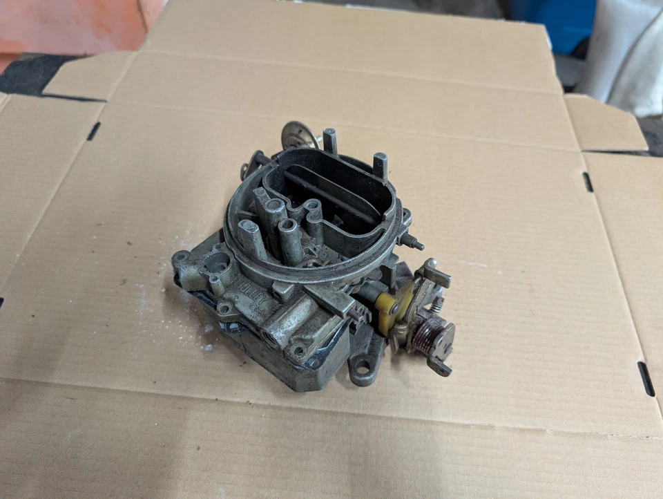 Carburador de dos barriles International Harvester Scout Holley 2210 Foto 2 de 4