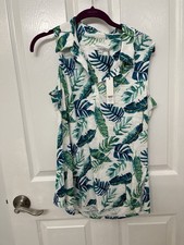 chicos size 1 SS Top